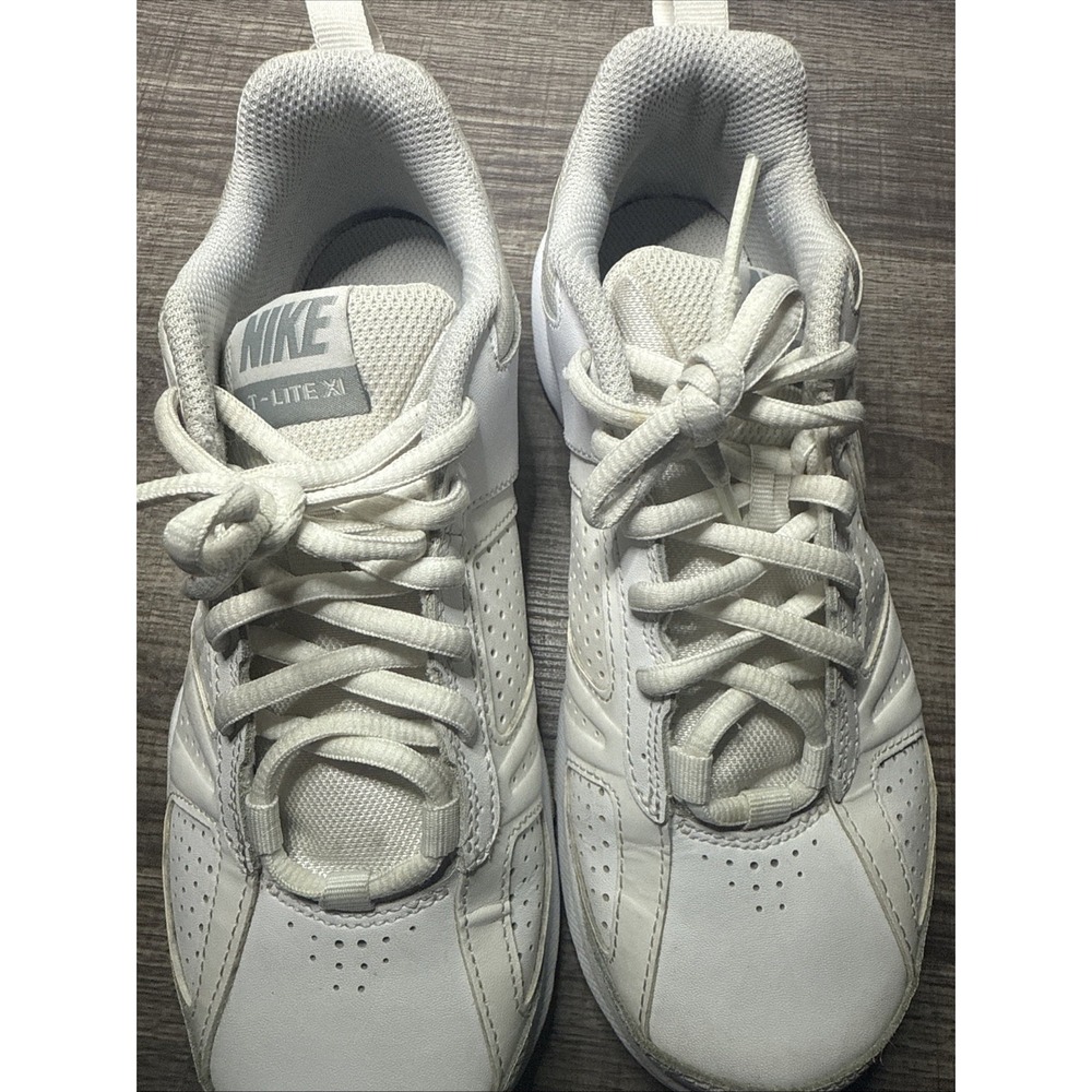 Nike T-Lite XI Womens 6.5 White Silver Leather Training Shoes 616696-101 - Picture 7 of 7